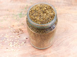 Gomasio (condiments) aux graines de chanvre et de lin, et aux aromates (vegan et sans gluten)